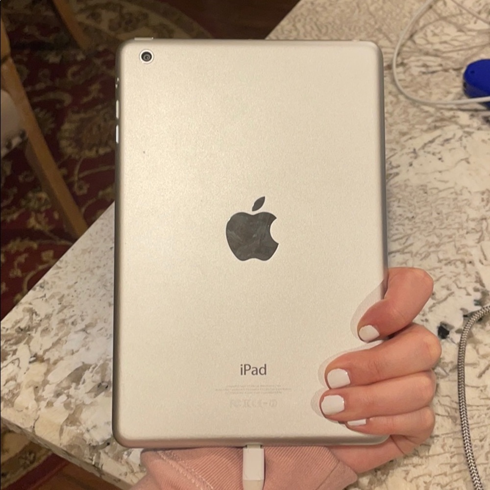 iPad Mini - Picture 2 of 2